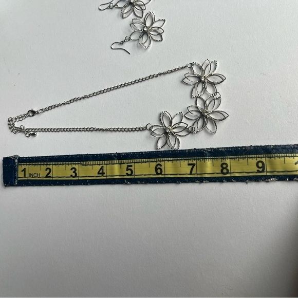 Matching Rhinestone Flower Necklace and Earrinngs. Silver - Picture 4 of 7
